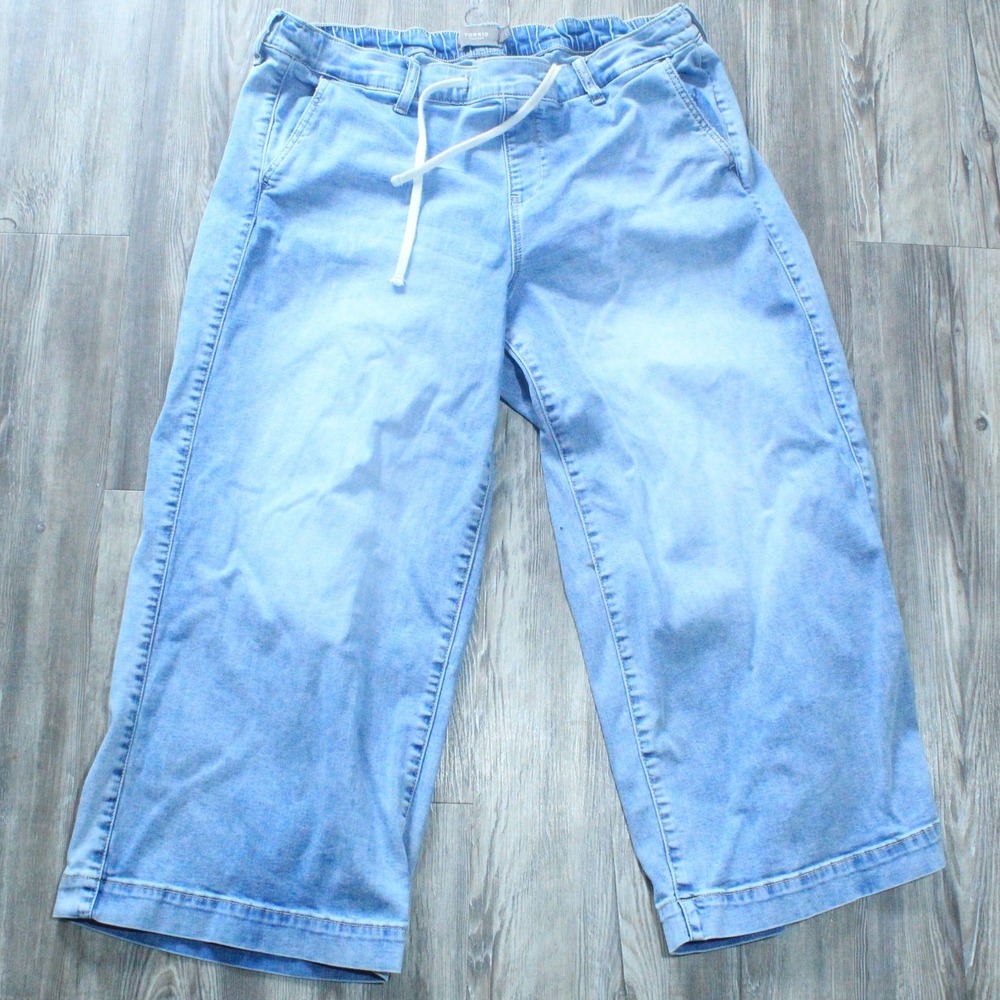 Torrid Jeans Womens Sz 2 Plus 20 Light Wash Wide Leg Crop Feel the Fit Elastic